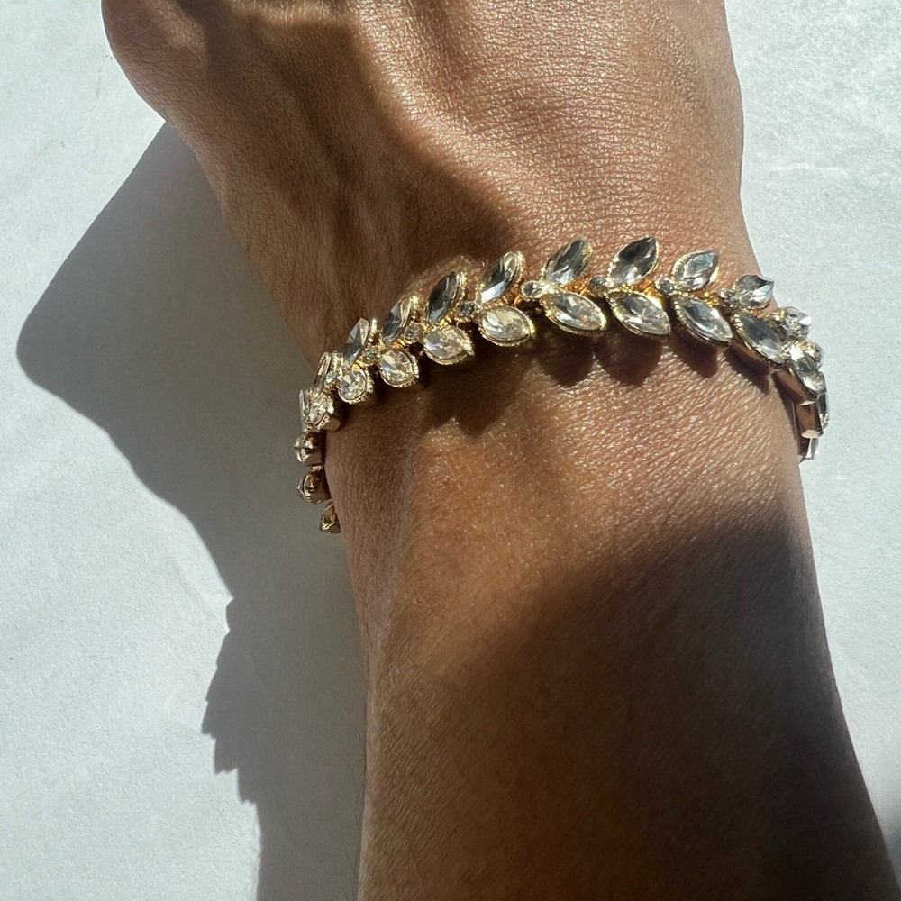 Beautiful faux stone bracelet - glittery gold sparkles